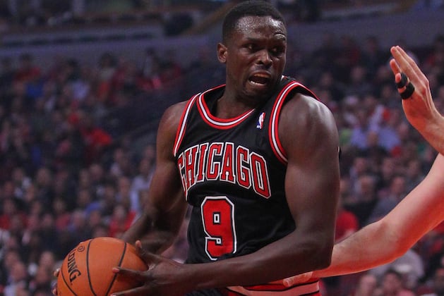 Luol Deng Keeping Bulls Competitive as Derrick Rose Struggles