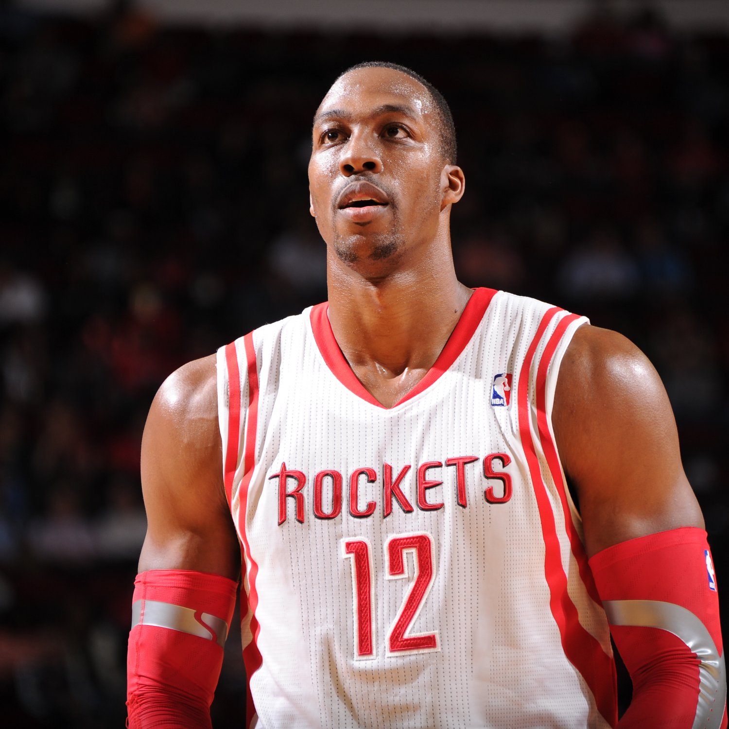 Dwight Howard Loses to Rockets Mascot in HalfCourt Shooting Contest