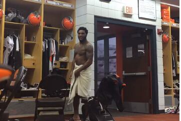 Browns Prank TJ Ward with Fake Rat in His Locker (Video)