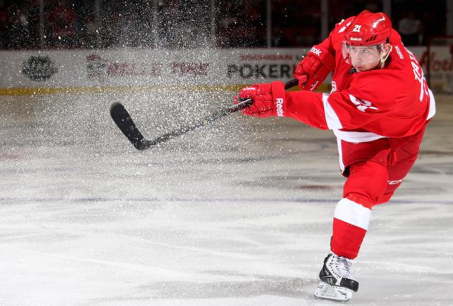 Hi-res-451254915-tomas-tatar-of-the-detroit-red-wings-shoots-the-puck_crop_north