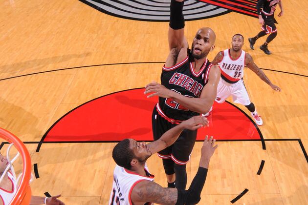 Rose Suffers Right Knee Injury on Non-Contact Play