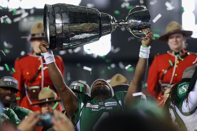 Hi-res-451832259-quarterback-darian-durant-of-the-saskatchewan_crop_north