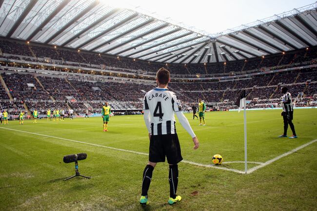 Hi-res-451563229-yohan-cabaye-prepares-to-take-a-corner-during-the_crop_north