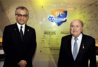 452090219-president-sheikh-salman-bin-ibrahim-al-khalifa-and-fifa_crop_north