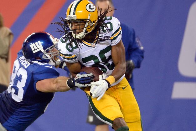 Pats Sign D.J.Williams