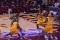 Dwyane Wade Finds LeBron James for Dunk with No-Look Pass
