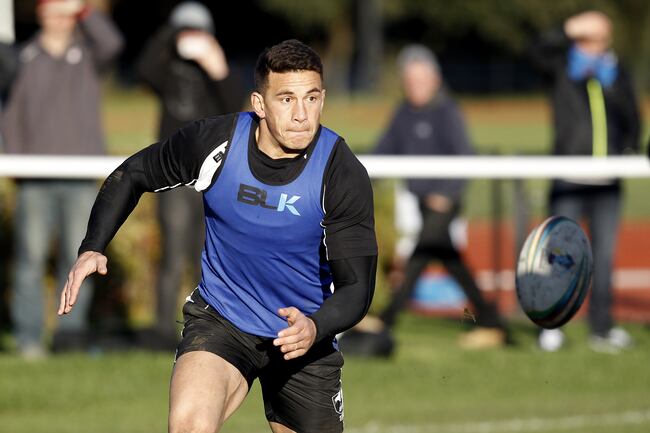 Hi-res-450549983-sonny-bill-williams-of-new-zealand-keeps-his-eye-on-the_crop_north