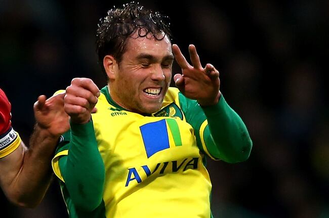 Hi-res-452603825-mile-jedinak-of-palace-wins-a-header-under-pressure_crop_north