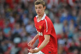 Hi-res-112741297-william-keane-of-manchester-united-on-the-ball-during_crop_north