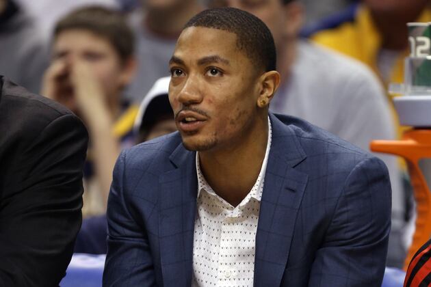 Derrick Rose to Be Around Bulls Travel During Knee Rehab