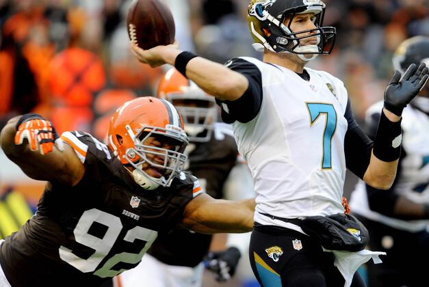 Starting Defensive End Desmond Bryant to Undergo Heart Procedure