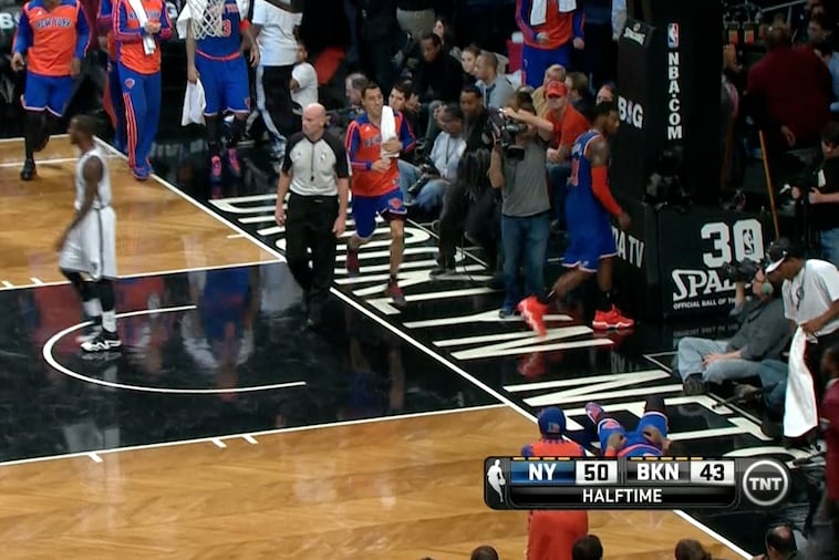 Iman Shumpert Heads to Locker Room Instead of Helping J.R. Smith Up at Halftime