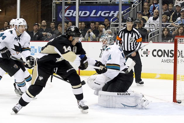 Kunitz Scores 2, Powers Penguins Past Sharks 5-1