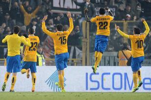 Hi-res-454009453-players-of-juventus-celebrate-at-the-end-of-the-serie-a_crop_north