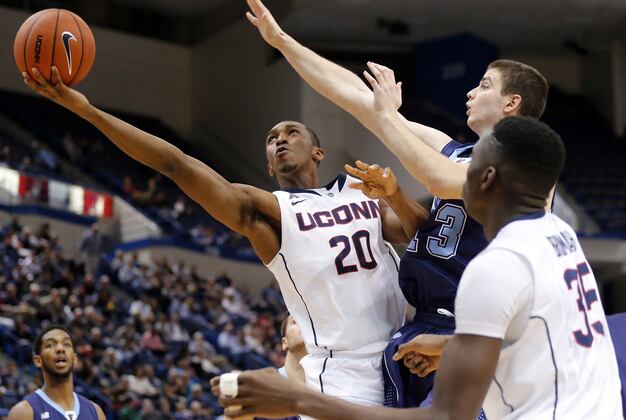 No. 12 UConn Beats Maine 95-68 to Improve to 9-0