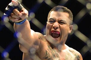 184004015bk016_ufc_fight_ni_crop_north