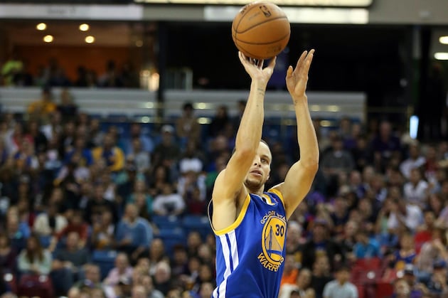 Stephen Curry Breaks Warriors' Record for Most 3-Pointers