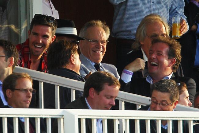Hi-res-104298839-kevin-pietersen-of-england-laughs-with-jeffrey-archer_crop_north