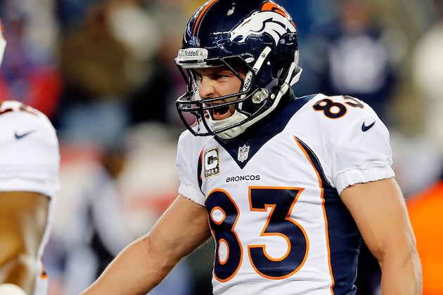 Welker Heads to Locker Room with Head/Neck Injury