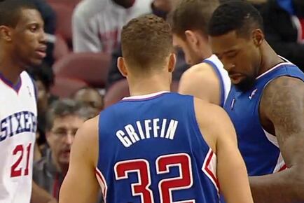 'Los Angeles' Falls off DeAndre Jordan's Clippers Jersey