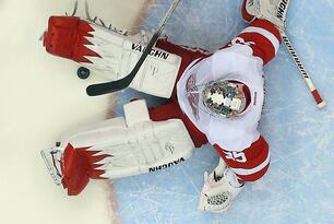 Hi-res-452653289-jimmy-howard-of-the-detroit-red-wings-tends-net-against_crop_north