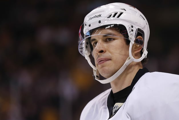 VIDEO: Sidney Crosby Visits Fans at Practice, Received Like Rock Star
