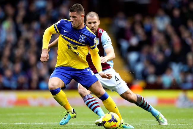 Hi-res-185918091-ross-barkley-of-everton-holds-off-pressure-from-ron_crop_north