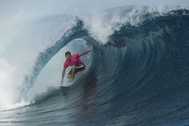 Kieren Perrow Discusses Shoulder Injury Sustained at Billabong Pipe Masters