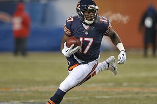 Hi-res-454599569-alshon-jeffery-of-the-chicago-bears-runs-on-an-end_crop_north