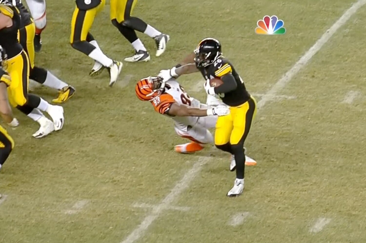 Steelers' Le'Veon Bell Stiff-Arms Bengals' Michael Johnson with