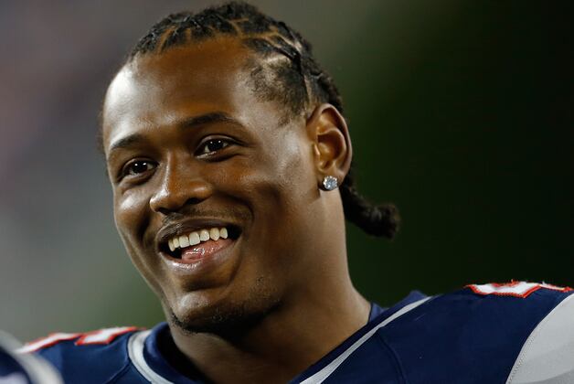 Patriots Lacking Jerod Mayo, but Dont'a Hightower Provides a Different Flavor