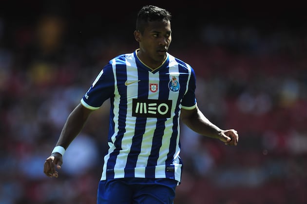 Manchester United Transfer Rumours: Alex Sandro Superior to Leighton Baines