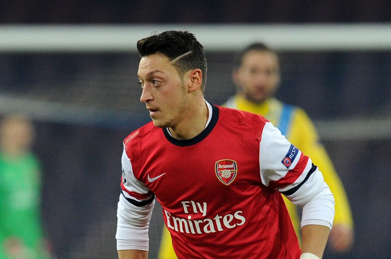 Arsenal Force Mesut Ozil to Sing Carols at Christmas Party ...