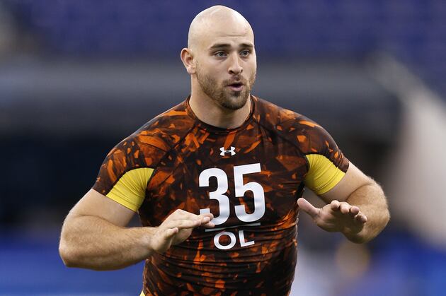 Bears Sign OT Joe Long