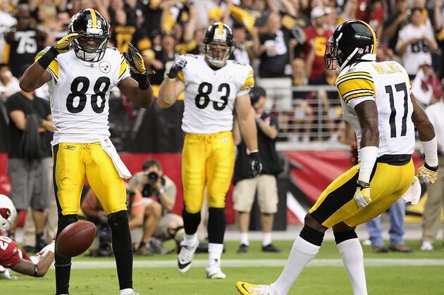 Steelers' Emmanuel Sanders Pointing Out the Non Mike Wallace Route