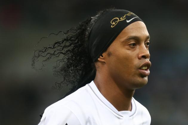 GIF: Atletico Mineiro Fan Goes Nuts Celebrating Ronaldinho Free Kick