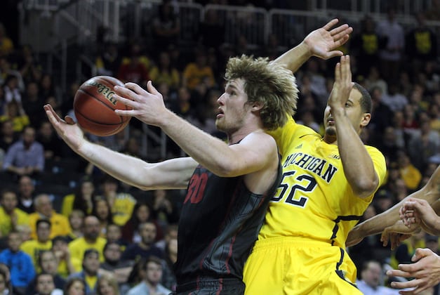 Stauskas, Michigan Defeat Stanford 68-65