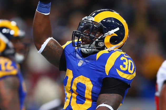 Stacy, Bailey Help Rams Get by Bucs