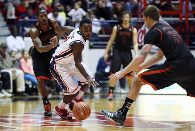 Langston Hall's Three-Pointer the Difference as Mercer Wins at Ole Miss