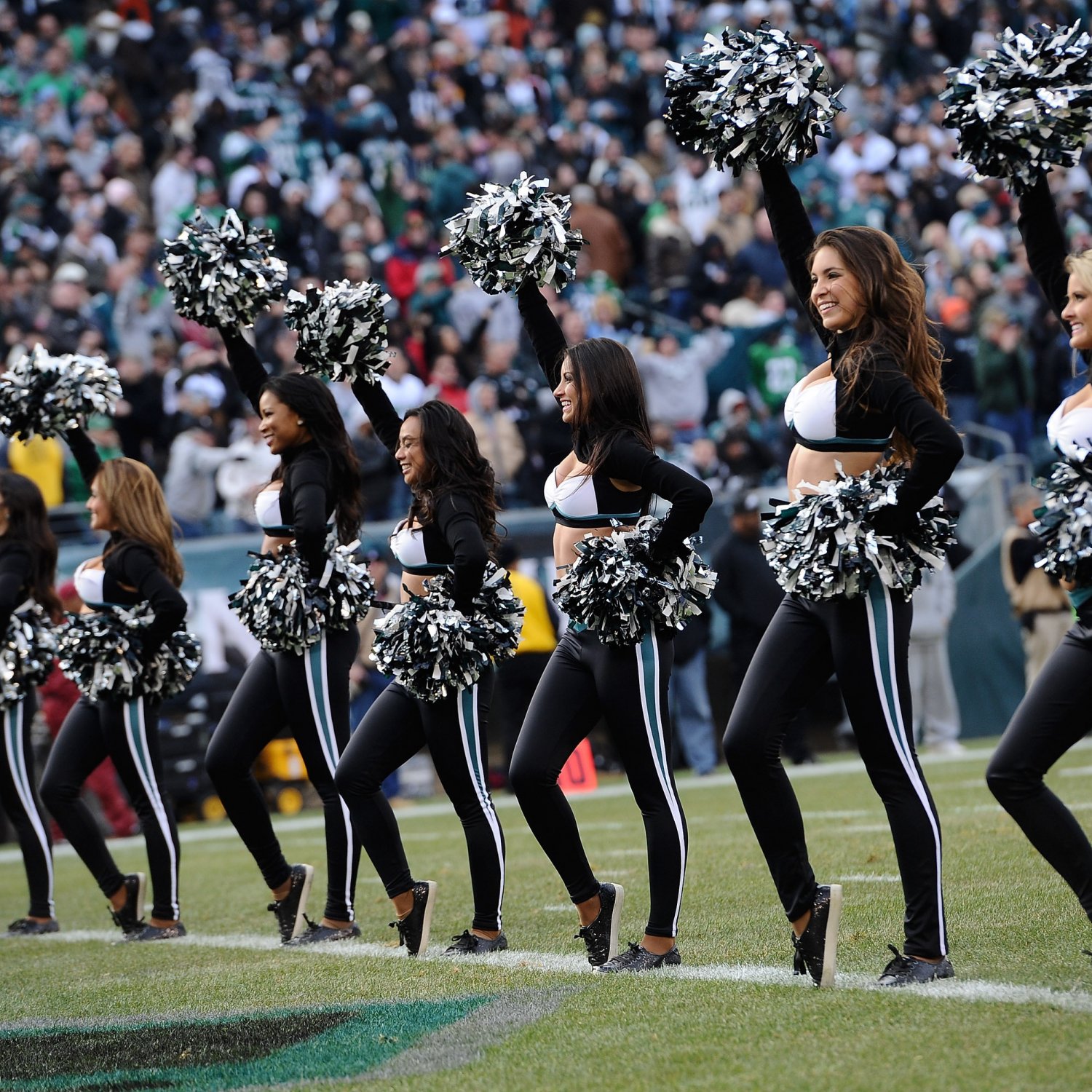 Former Eagles Cheerleader Honored After Returning from Afghanistan