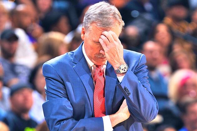 Struggling LA Lakers in Desperate Need of Some Holiday Cheer