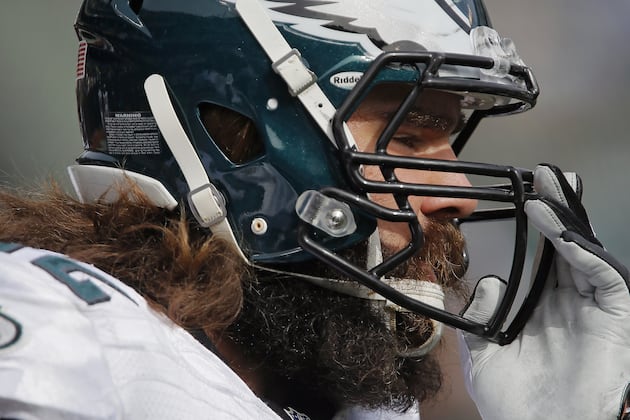 Eagles' Jason Kelce Practices What He Preaches