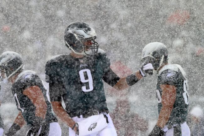 Hi-res-454297875-nick-foles-of-the-philadelphia-eagles-signals-to_crop_north