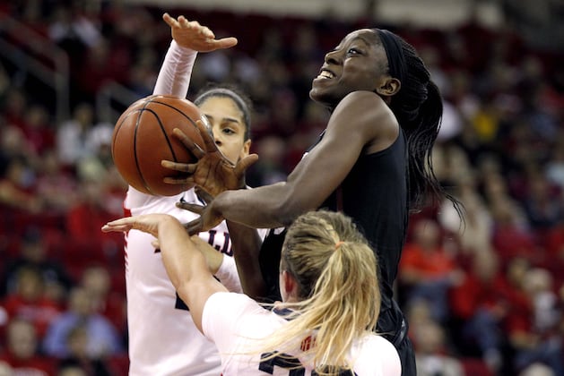 Ogwumike Leads Stanford Women to Rout of Fresno St