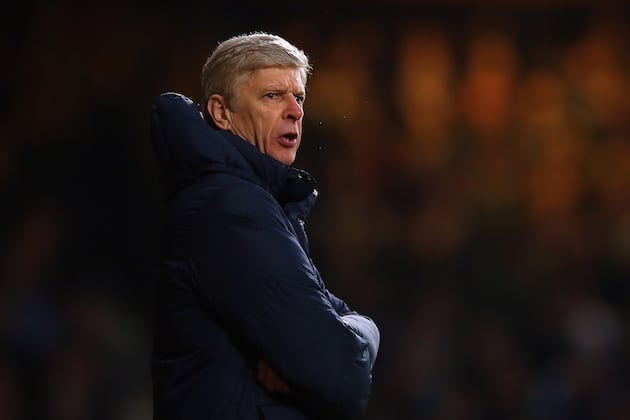 Wenger Desperate to See off Spurs
