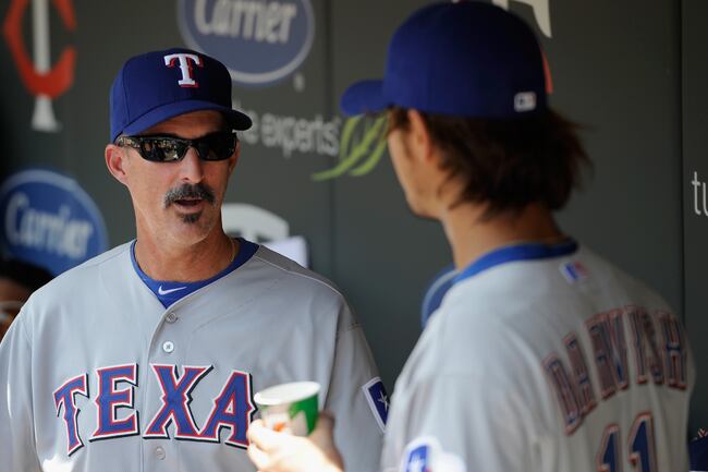 Hi-res-142883927-mike-maddux-of-the-texas-rangers-speaks-with-yu-darvish_crop_north