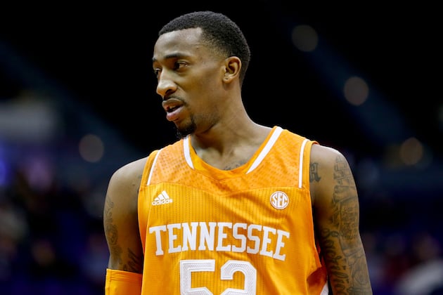 UT Vols Roll to Fourth Straight Win in SEC Opener Against LSU