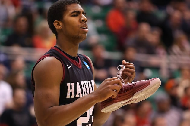 Wesley Saunders Out vs. UConn Due to Knee Injury