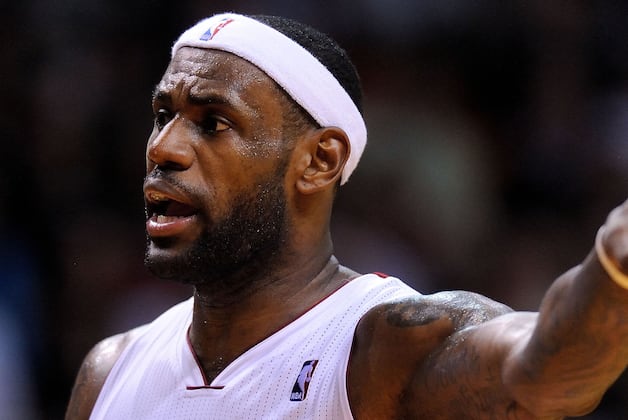 LeBron James Hits Buzzer-Beating Alley-Oop Lay-Up Against Knicks