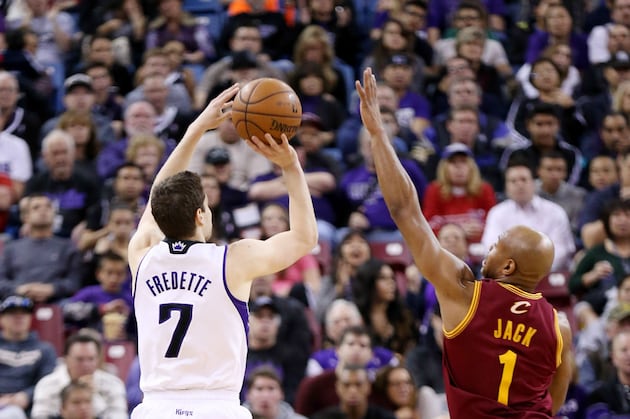 Thomas Has 26 to Lead Kings' Rout of Cavs